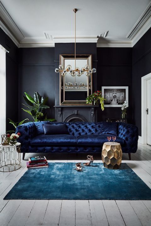 Thiết kế nội thất phòng khách phong cách cổ điển tối màu